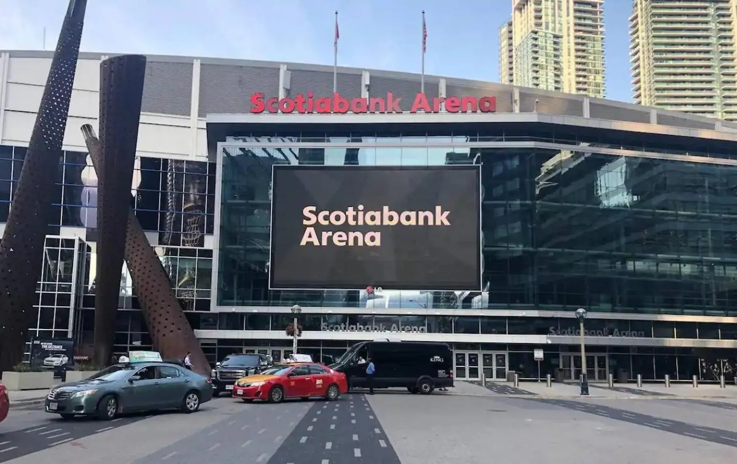 Apartment 3 Bedroom Beside Cn Tower With Parking Downtown Toronto