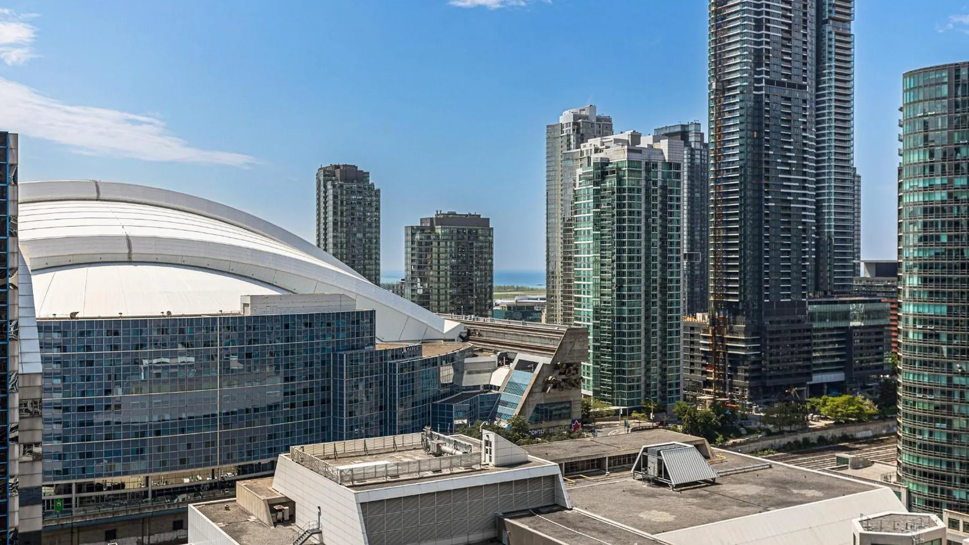 3 Bedroom Beside Cn Tower With Parking Downtown Toronto Apartment