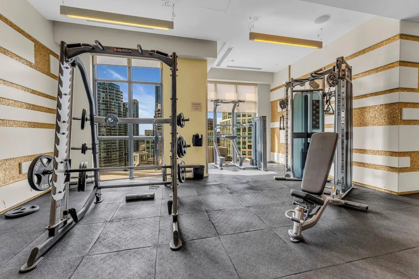 3 Bedroom Beside Cn Tower With Parking Downtown Toronto