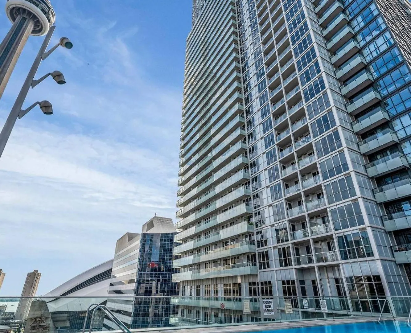 3 Bedroom Beside Cn Tower With Parking Downtown Toronto