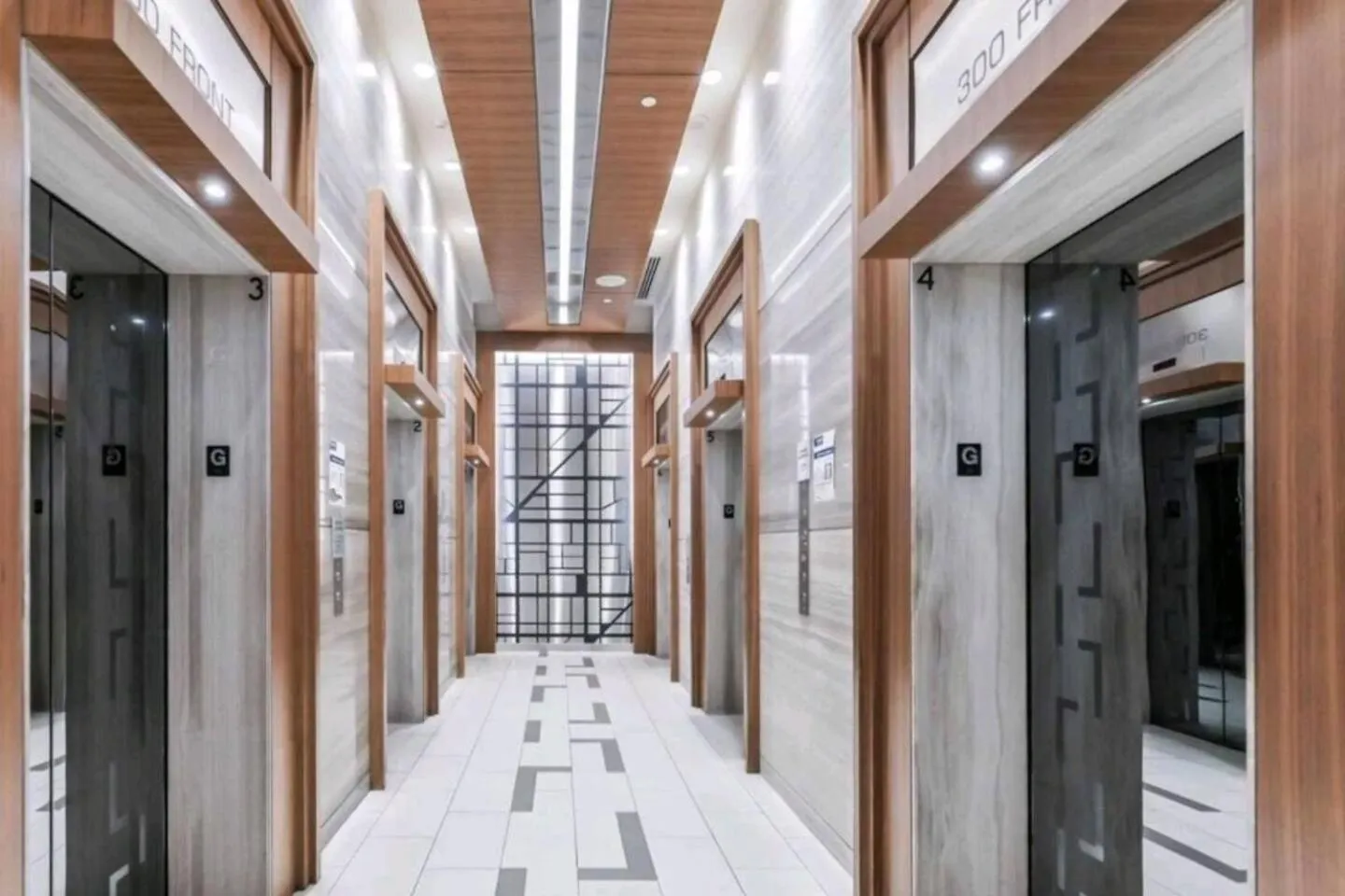 3 Bedroom Beside Cn Tower With Parking Downtown Toronto