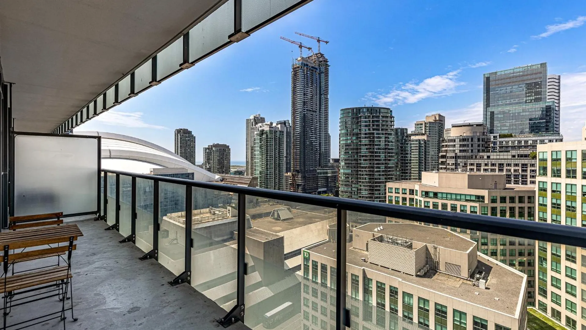3 Bedroom Beside Cn Tower With Parking Downtown Toronto 0*,  Canada