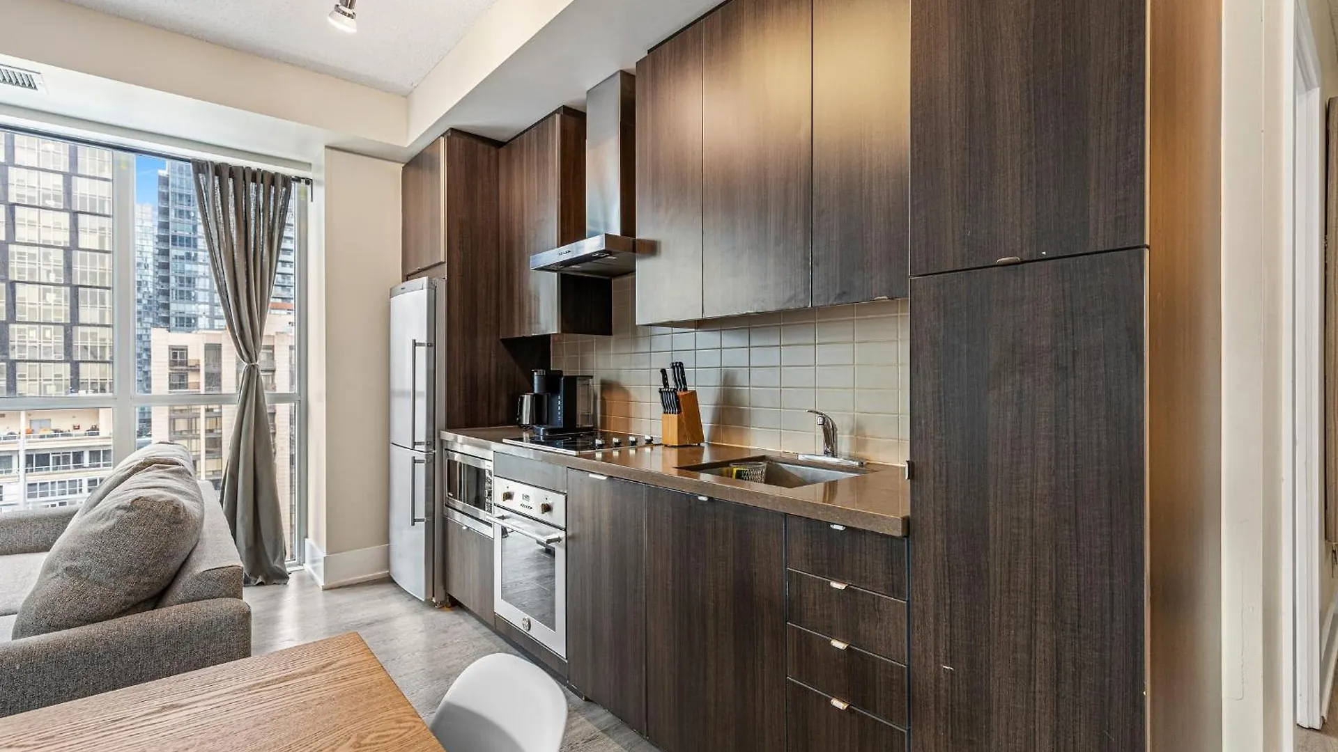 3 Bedroom Beside Cn Tower With Parking Downtown Toronto 0*,  Canada